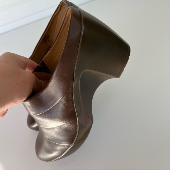 Easy Spirit Women’s  9.5 M Leather Clogs Slip On Mules Brown Heels New - Picture 7 of 9